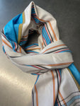 Schal - Soft kikoi white with light blue frame and blue/red/yellow stripes