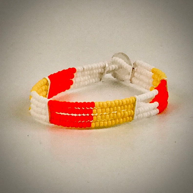 Massai-Armband mit Knopf / white, yellow, orange