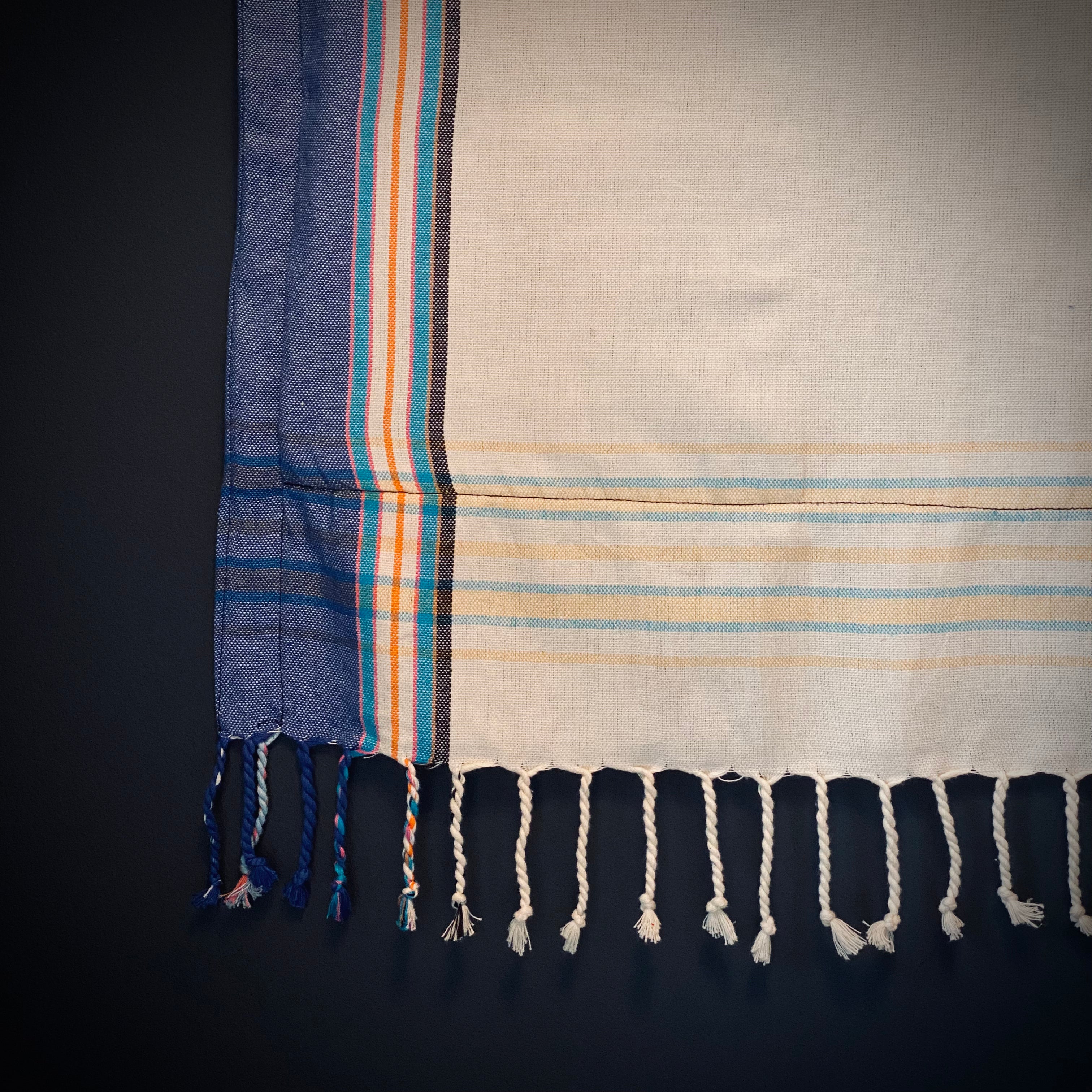 Kikoi Strandtuch one color off white & blue frame with blue towel