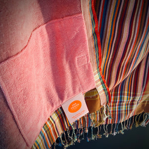 Kikoi Strandtuch orange and bright multicolor stripes with orange frame and pink towel