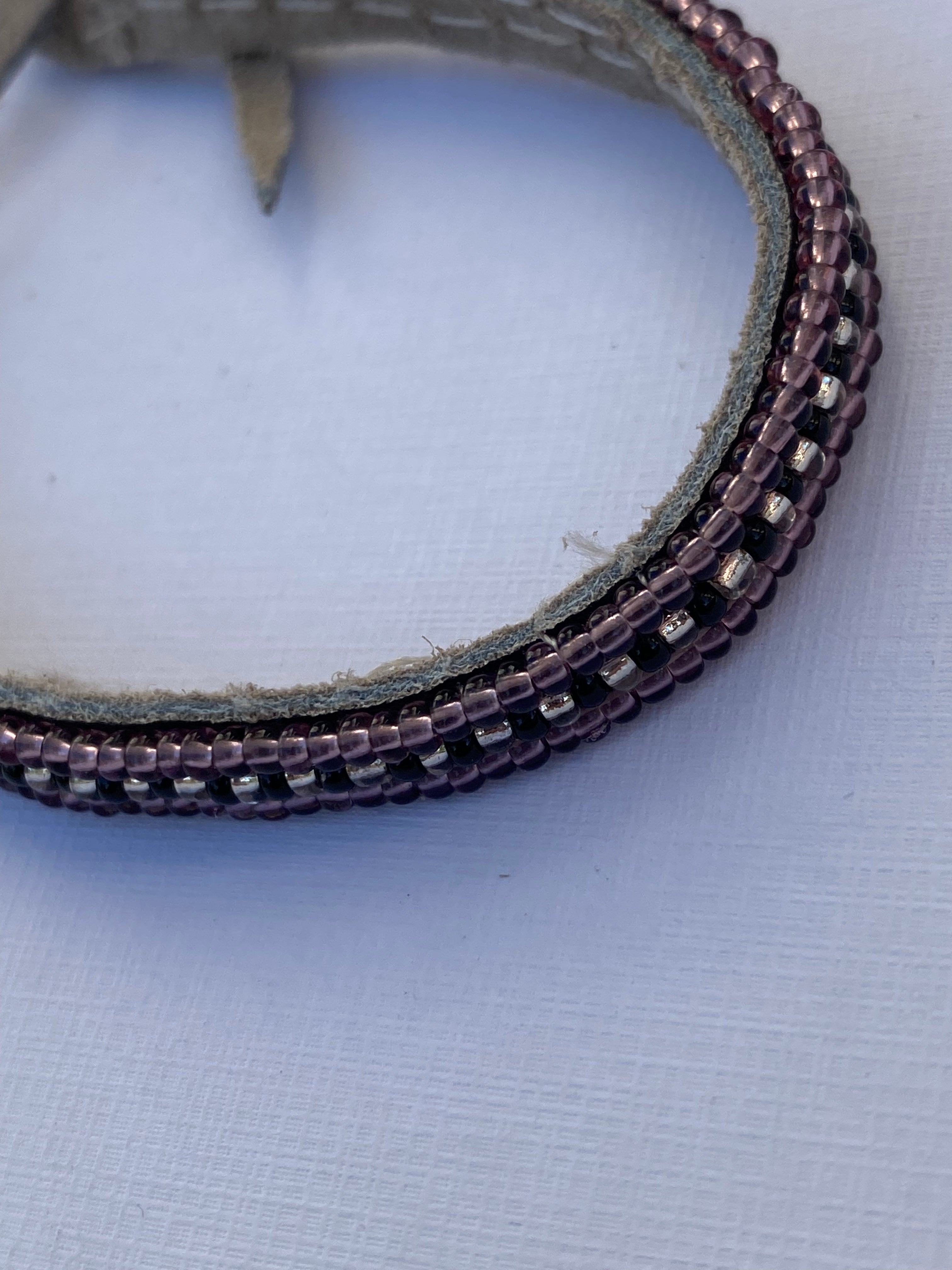 Armband metallic purple/silver&black long stripes